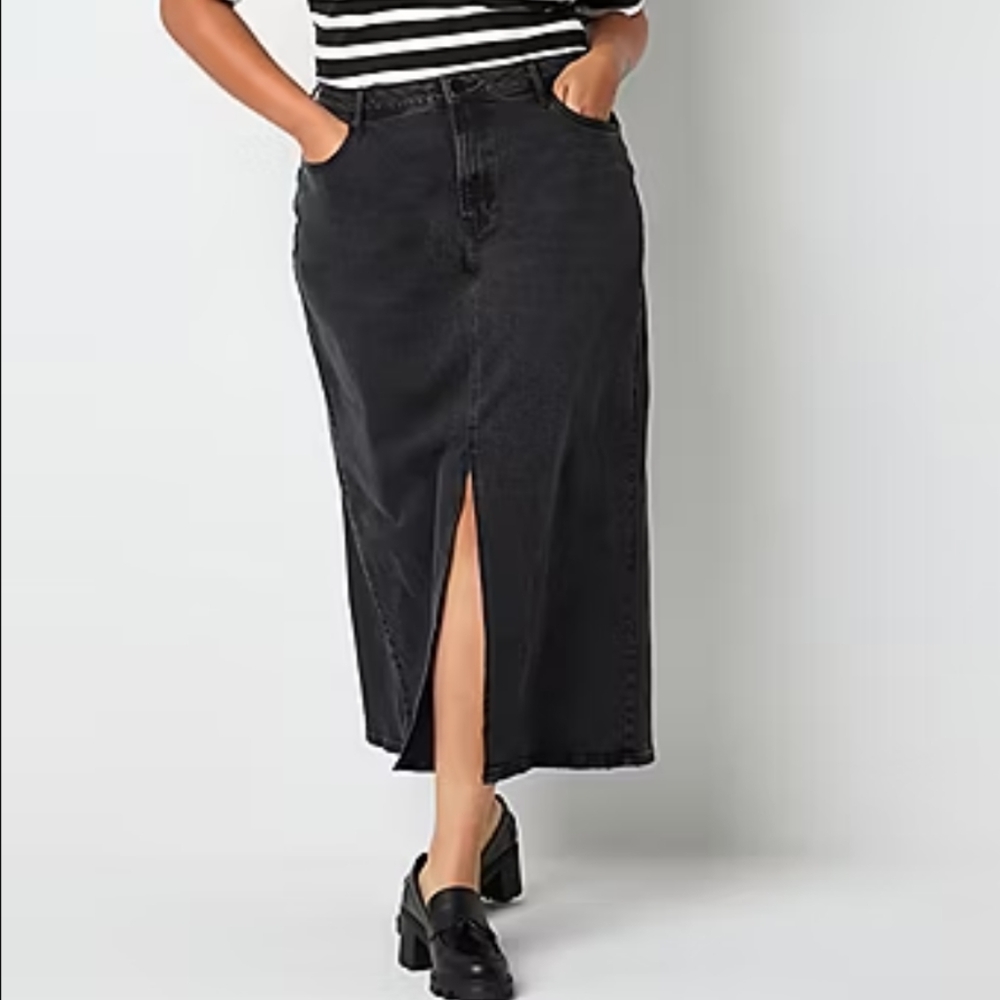 a.n.a. Plus Size Black Denim Skirt - 20W